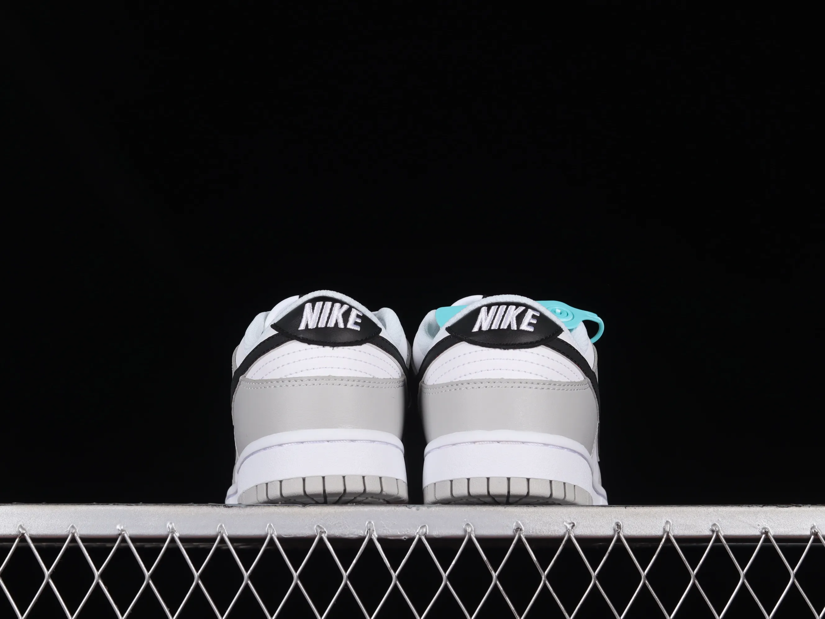 All Categories Nk SB Dunk Series Nk SB Dunk Low Low-top sneakers F version Nk Dunk SB Low Gray white and black scratch-off SB low-top sports and leisure sneakers DR9654-001